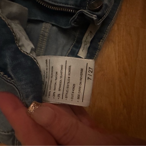 KanCan High Rise Cut Off Jean Shorts. Size 7/27 - Picture 3 of 7